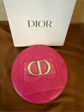 Dior beauty Compact Folding Pocket Mirror in hot pink